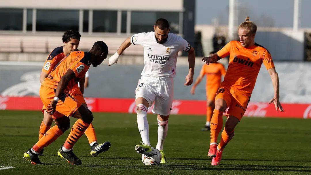 瓦伦西亚客场告捷，继续固守前四位置