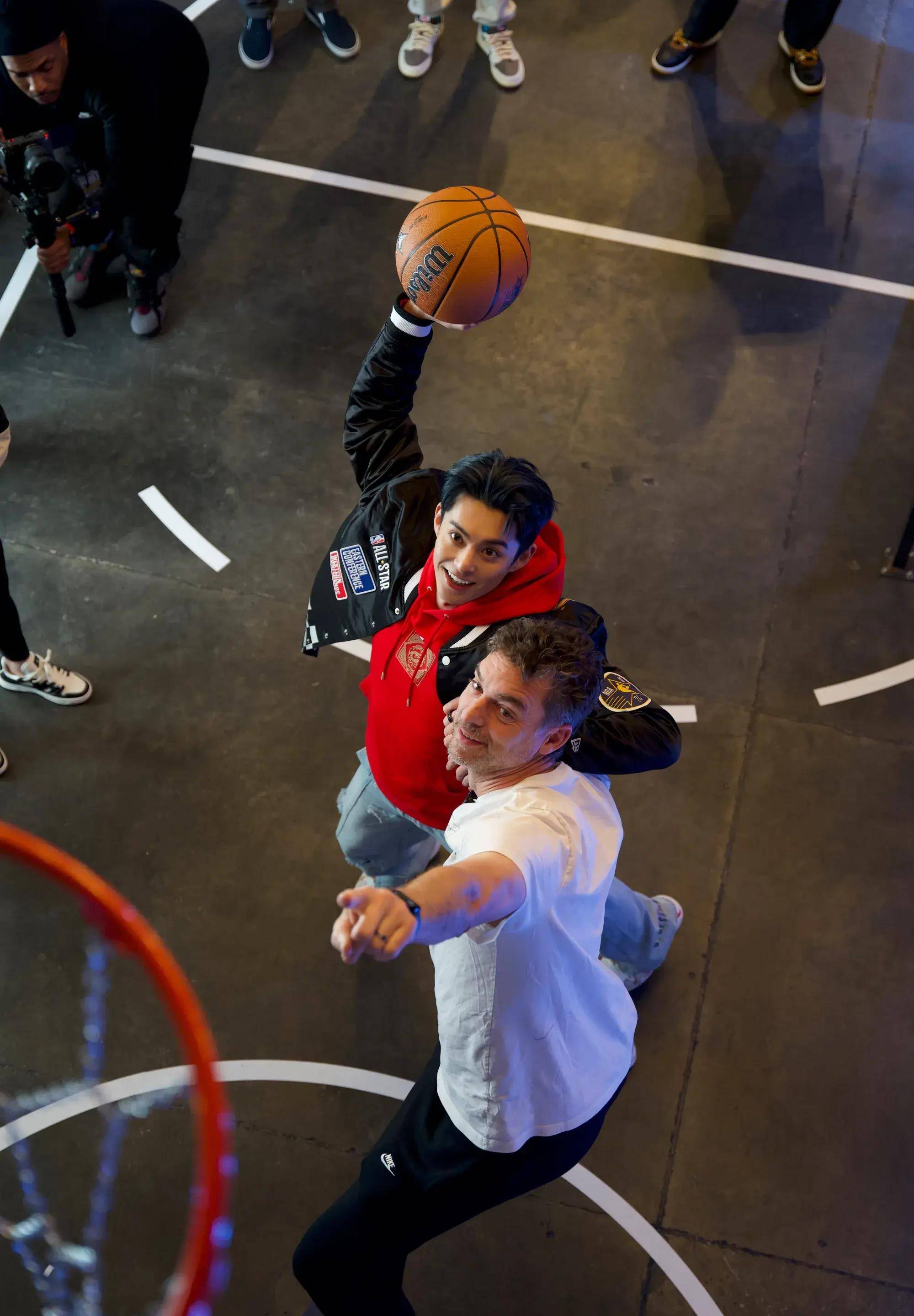NBA明星赛燃情开战，全明星盛宴引关注