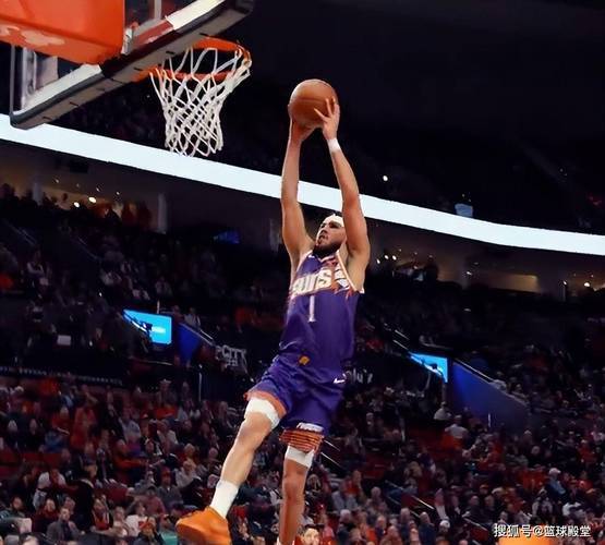 西班牙男篮逆转雄鹿B队，布克高光表现的简单介绍