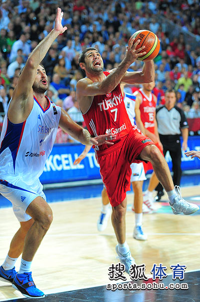 塞尔维亚男篮绝杀土耳其男篮，拉文爆发神勇的简单介绍