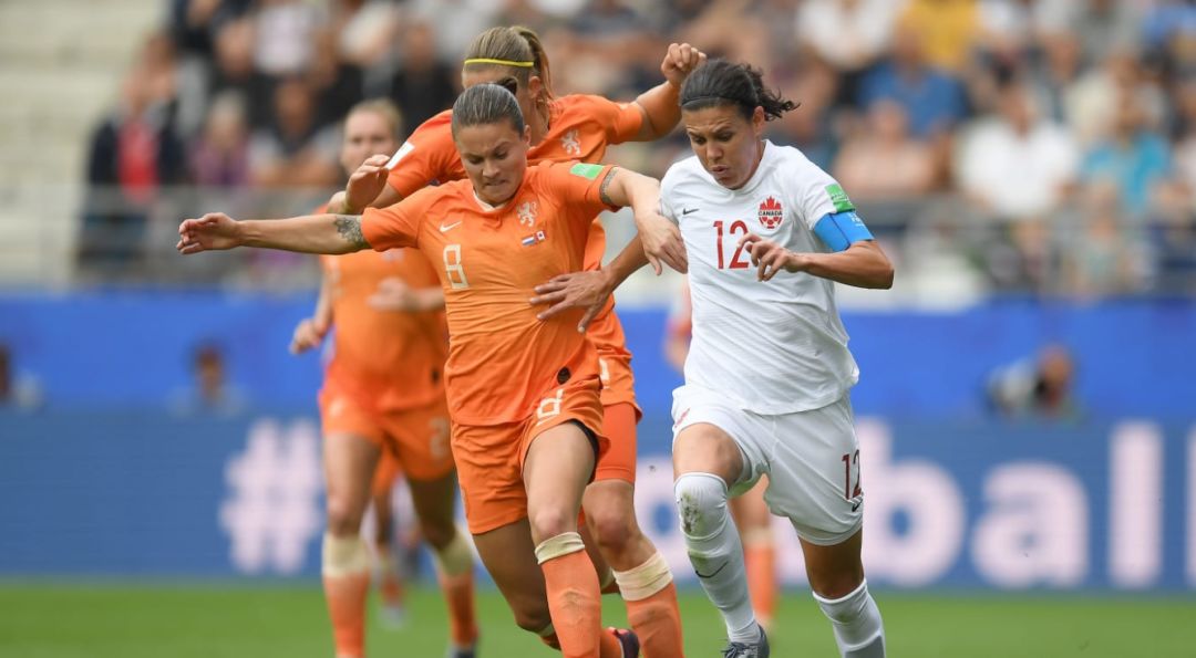 荷兰队锋线爆发，强势继续女足赛途