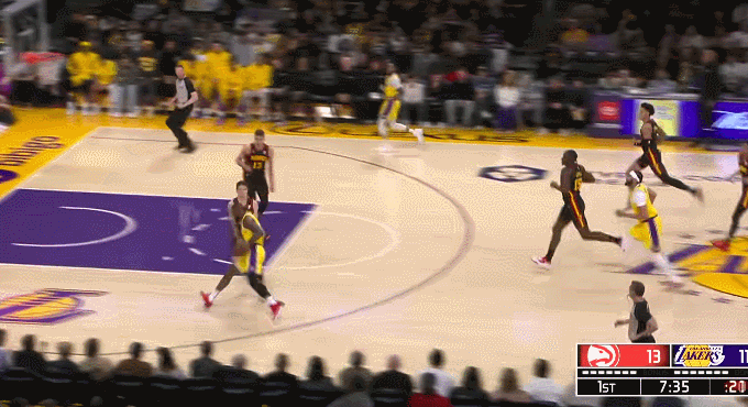 雷霆碾压爵士，拉塞尔高光表现的简单介绍