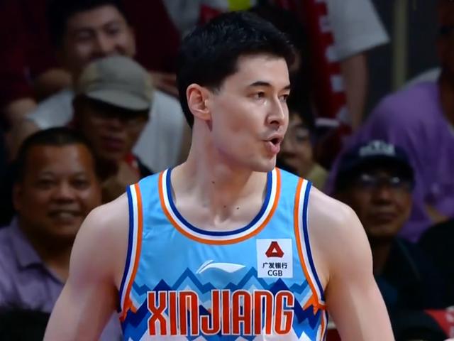 青海男篮高效攻防,实现反超 青海男篮高效攻防,实现反超