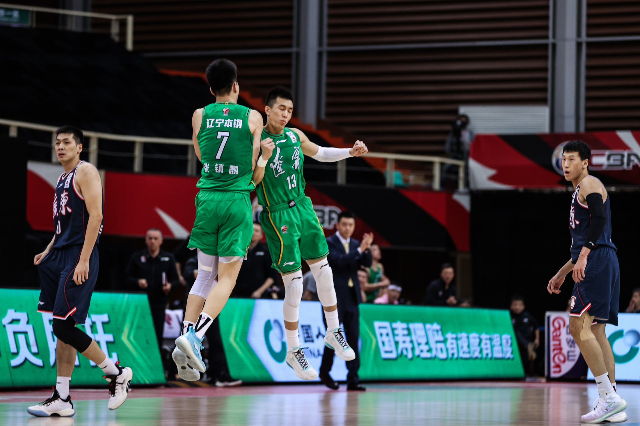 青海男篮高效攻防,实现反超 青海男篮高效攻防,实现反超