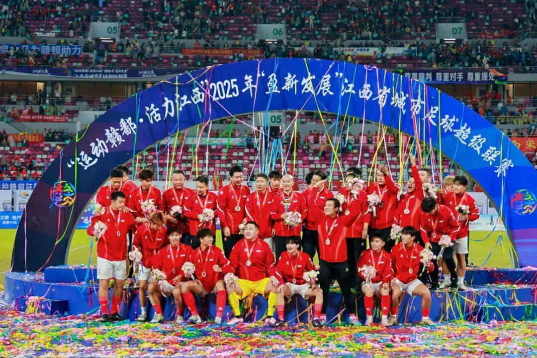 关于足球赛事精彩无限，各队实力拼搏的信息