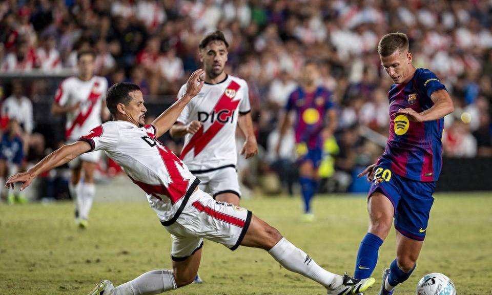 巴萨新援火线出战，助球队取得胜利