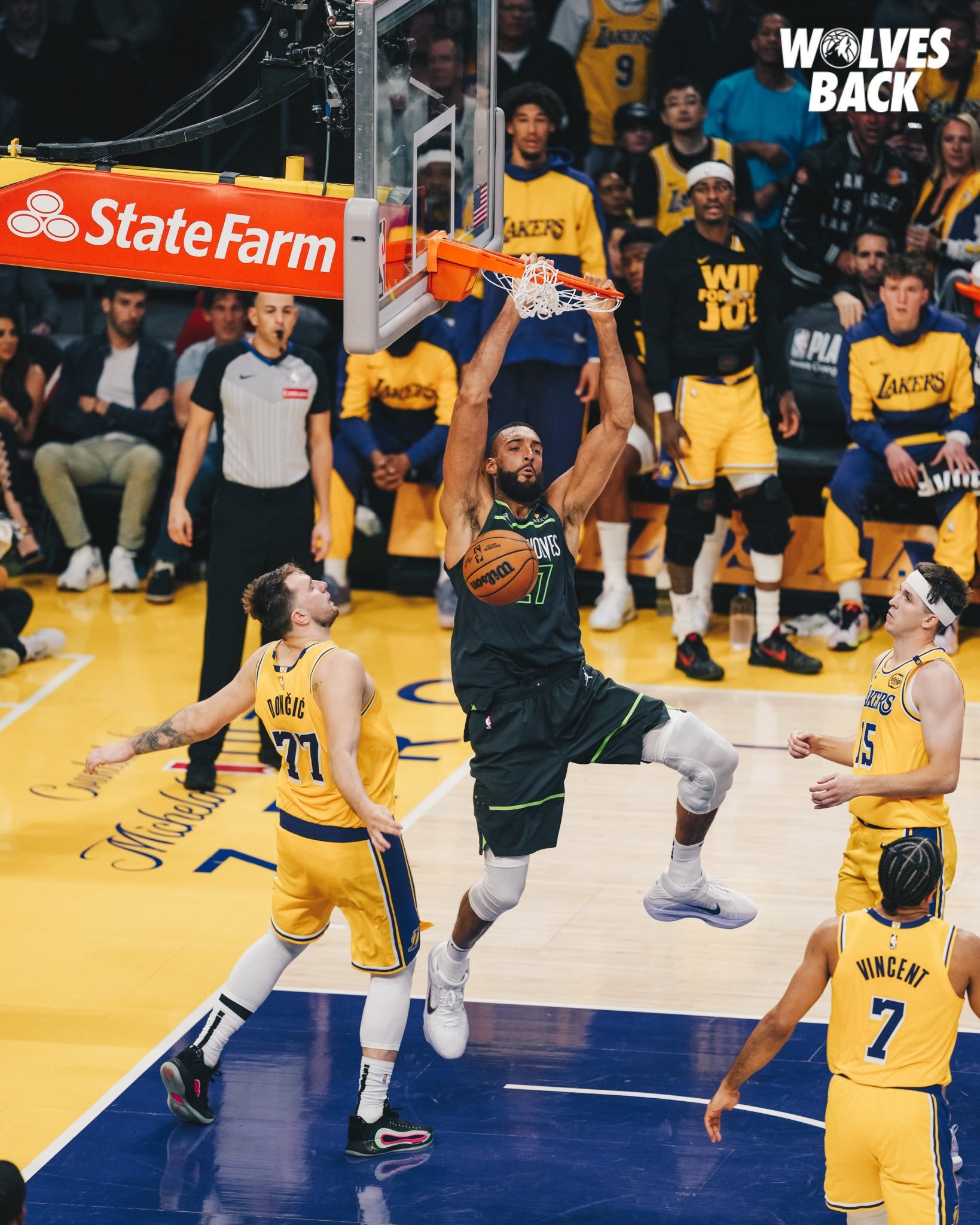 关于灰熊队惜败雄鹿,战绩滑落西部前列的信息 关于灰熊队惜败雄鹿,战绩滑落西部前列的信息