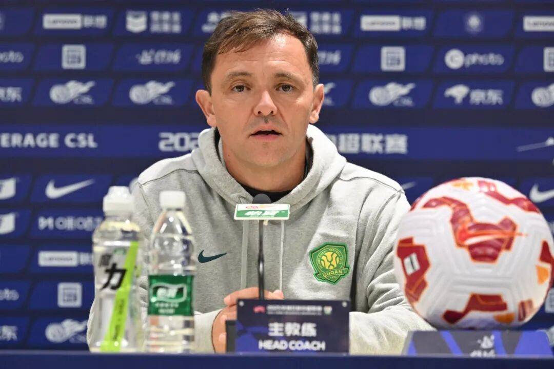 大败狂欢，球员们锁定胜利希望的简单介绍