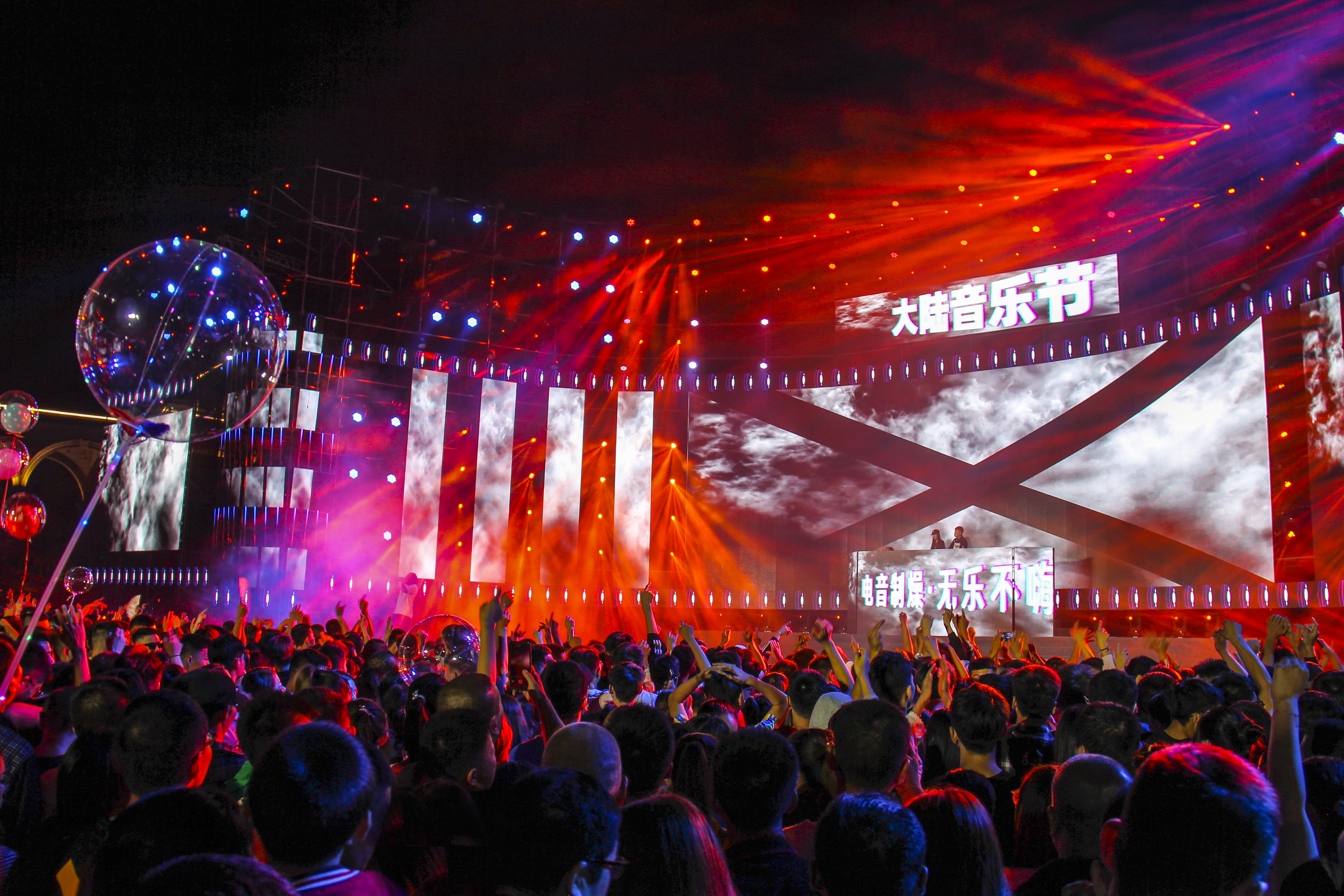 体育华丽舞台，精英较量震撼世界