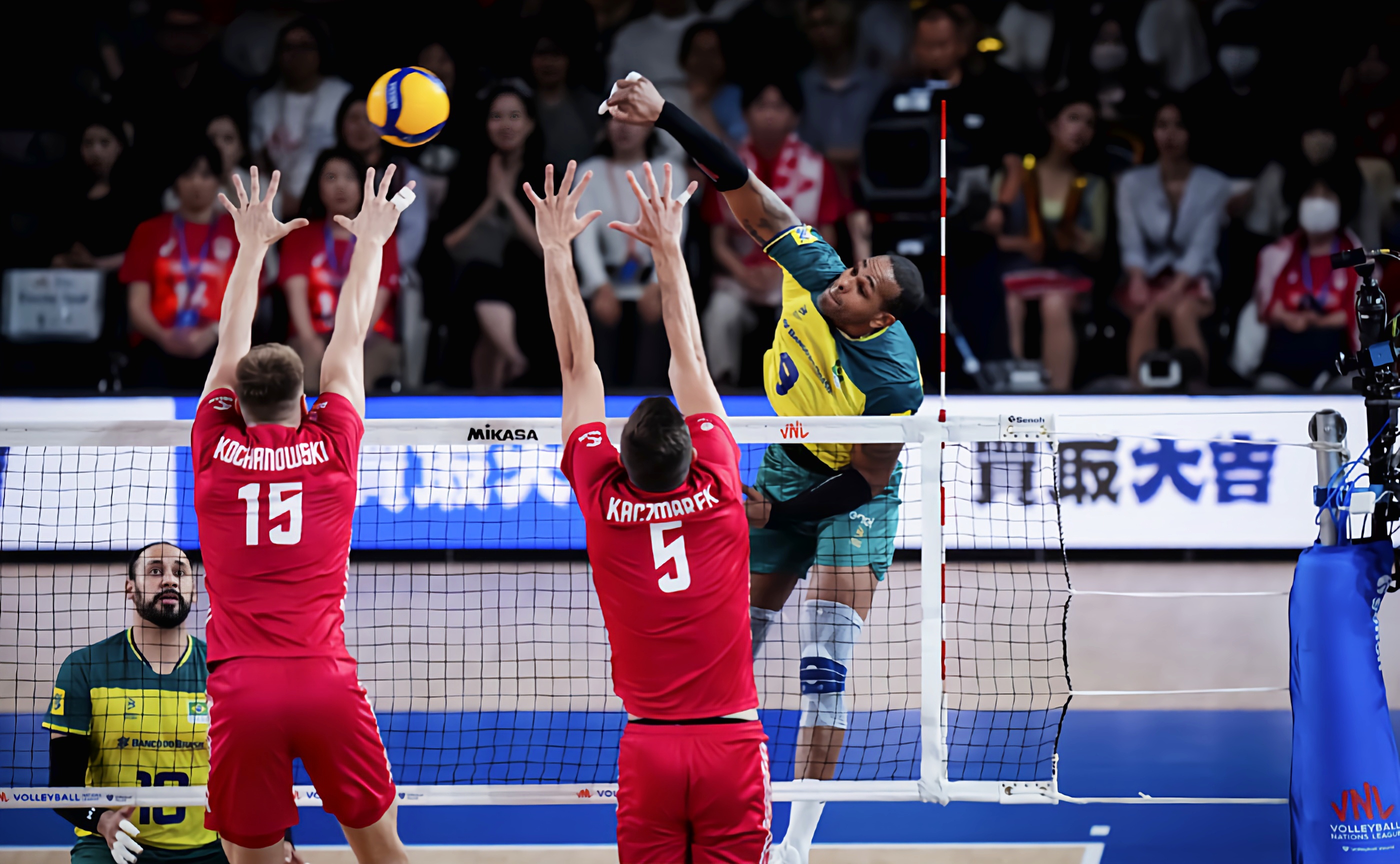 巴西排球队战胜对手进入决赛