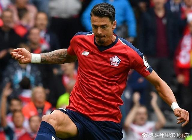 包含里尔队主教练宣布离任，球队重建计划曝光的词条