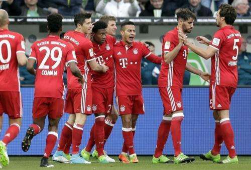 包含都灵球迷纷纷向球队发起支持行动的词条