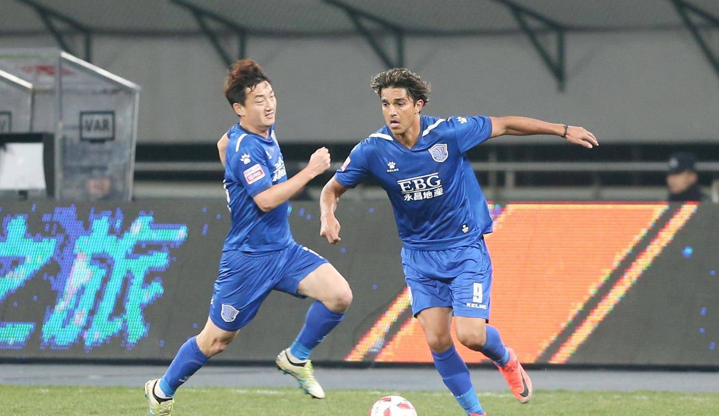 关于重庆当代客场逼平山东鲁能，拿下关键一分的信息