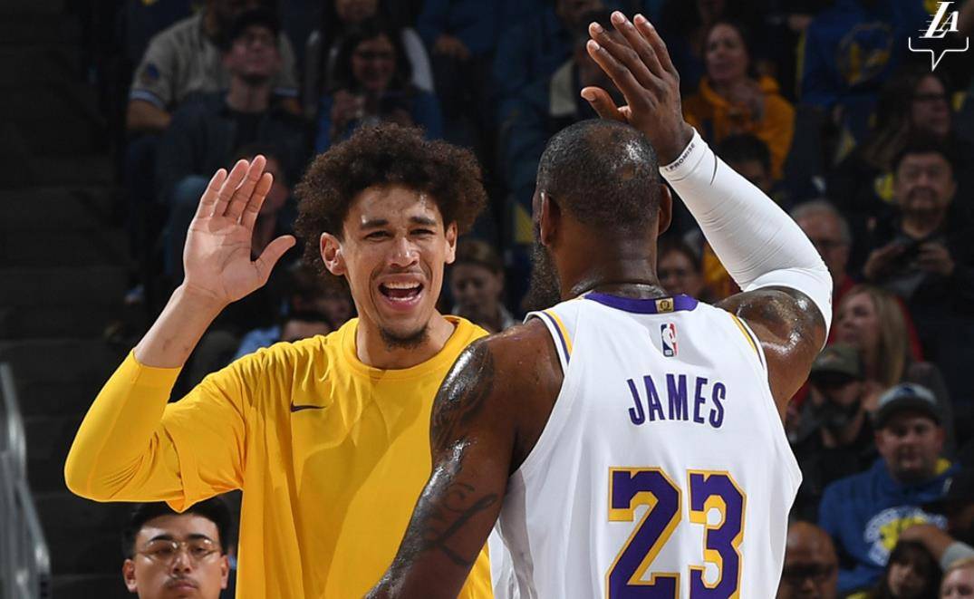 包含Rogue险胜PSG，Rascal三分雨点燃全场的词条