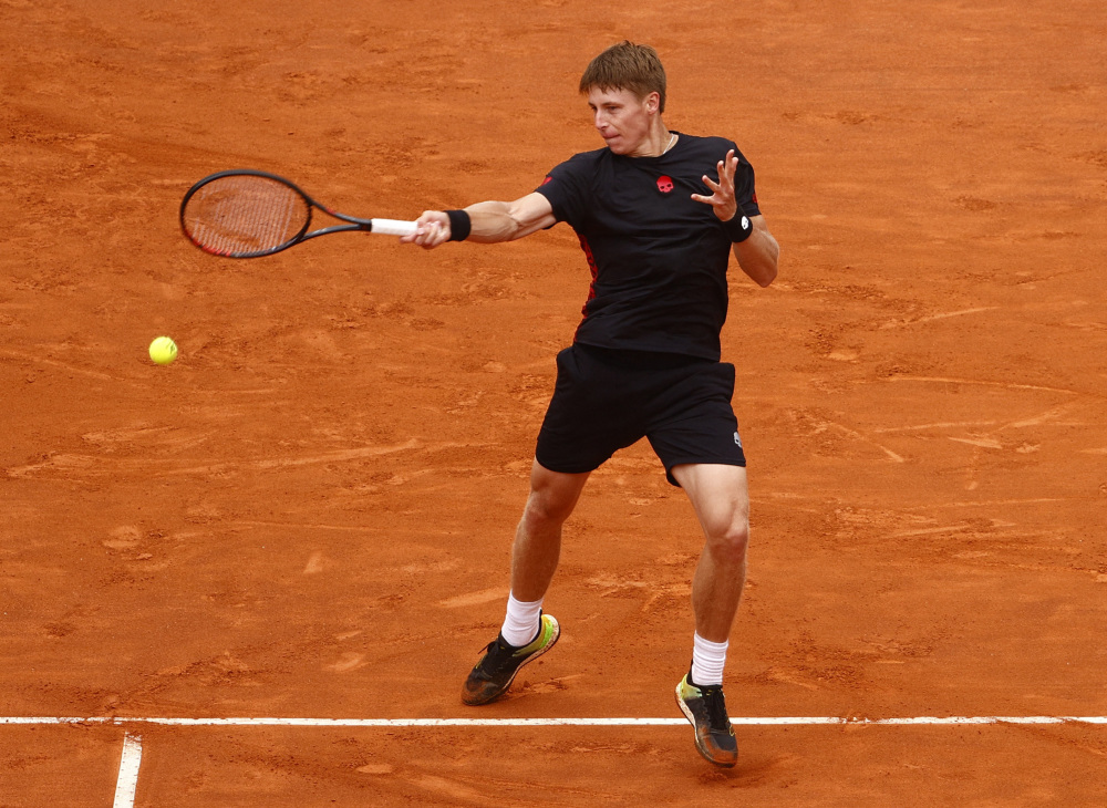 包含美国网球队横扫德国网球队，瓦林卡关键制胜的词条