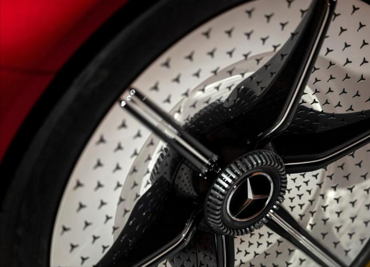 梅赛德斯轻取雷诺车队，塞恩斯惊艳四座的简单介绍