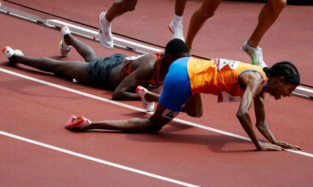 主教练高喊斗志，队员奋起直追的简单介绍