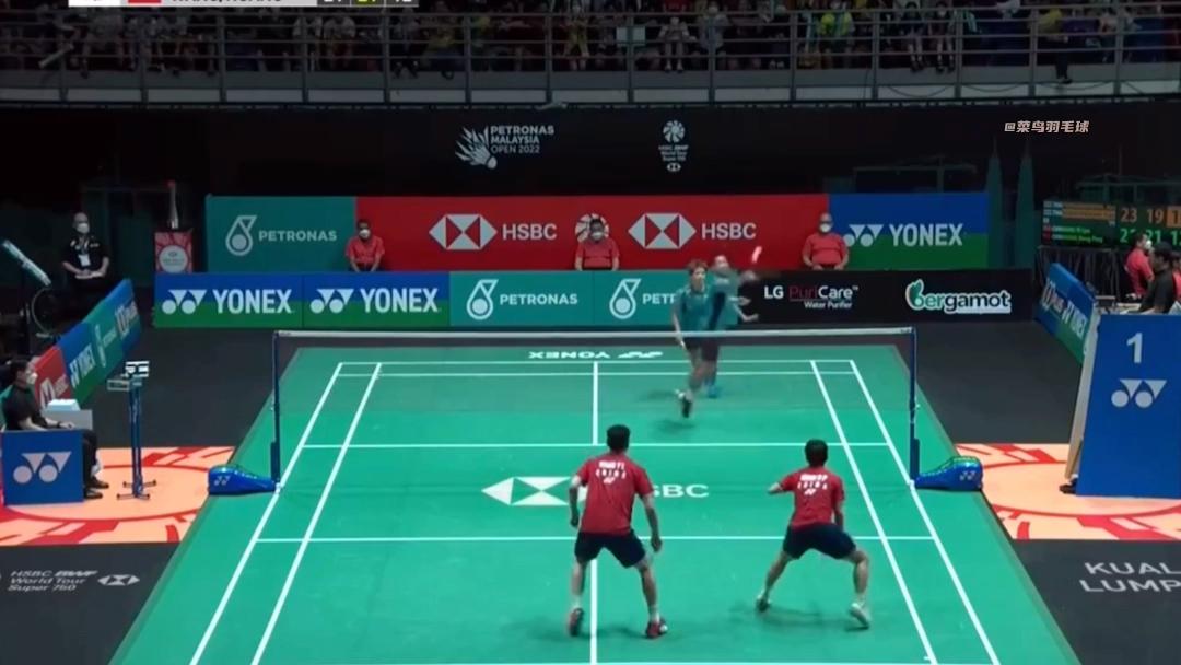 包含马来西亚队横扫韩国队，黄鸭组合统治全场的词条