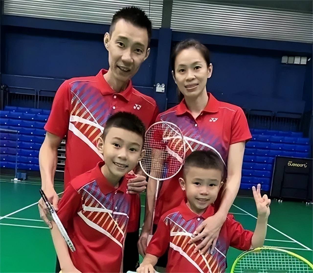 包含韩国羽毛球队险胜印尼羽毛球队，李宗伟统治全场的词条