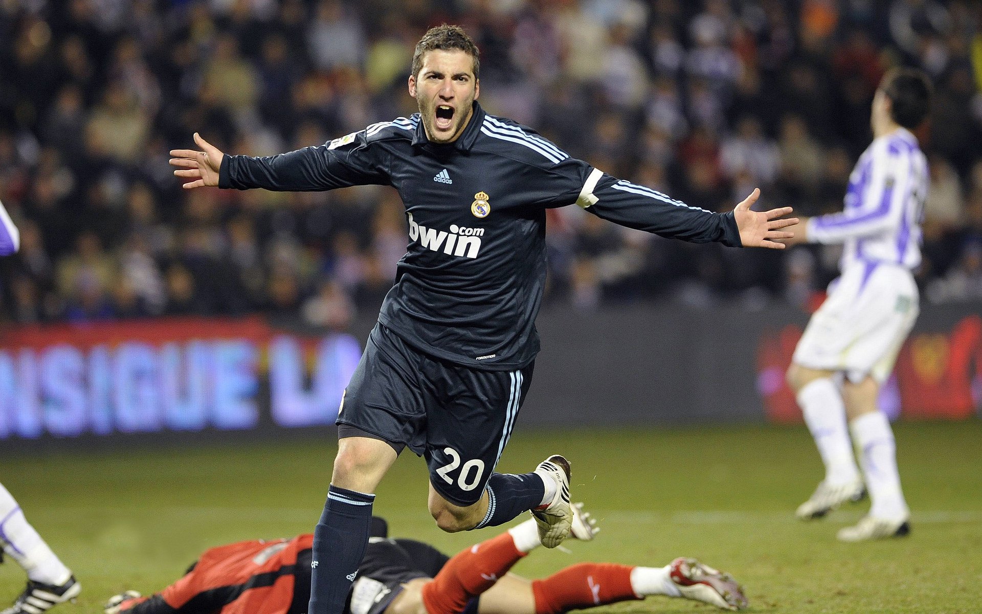 萨拉赫终场绝杀定乾坤，哥斯达黎加压哨逆转比利亚雷亚尔