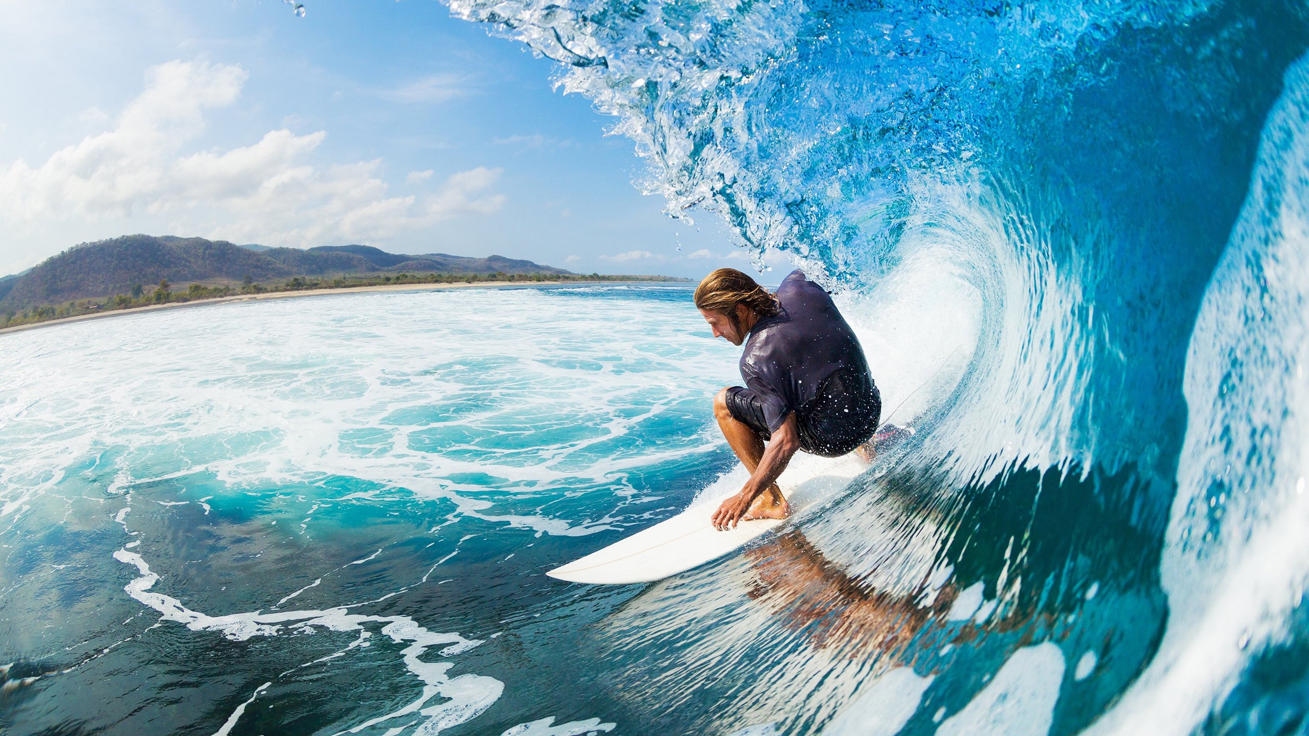 塞恩斯一骑绝尘,红牛二队战术制胜力压哈斯