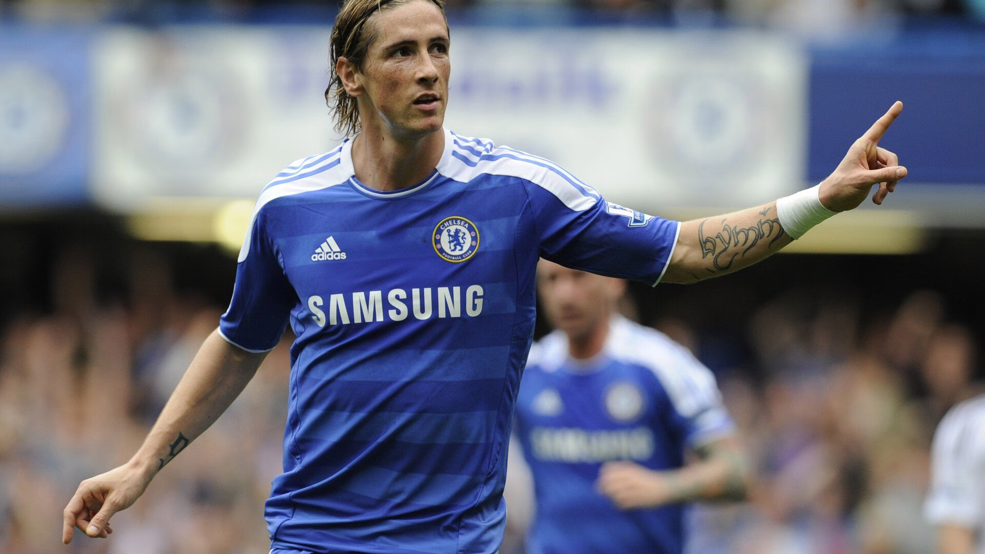 紫金风暴席卷津门，湖人完胜天津队，克莱带队诠释冠军底蕴